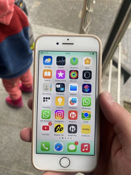 Продам iPhone 8 / 128 GB