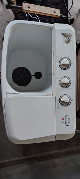 Продам Lg машина работает , в отличном состоянии .