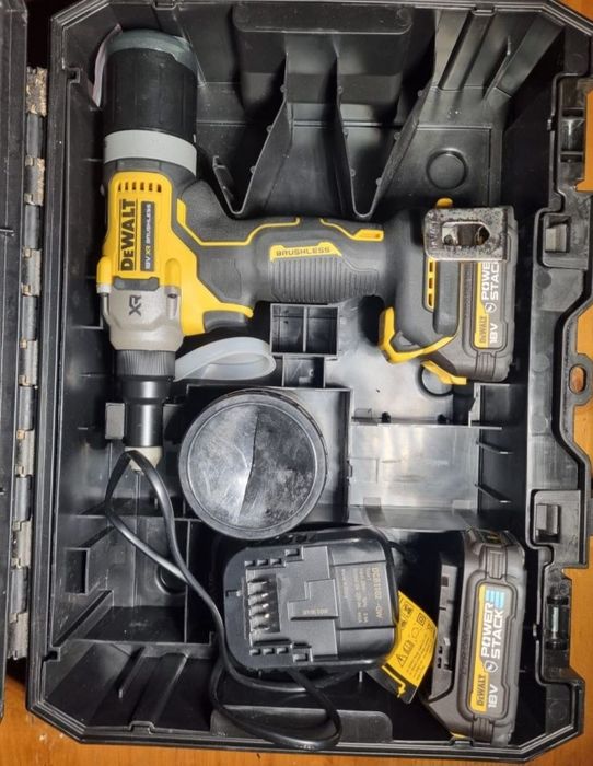Pistol pop nituri dewalt dcf414 aproape nou. Set power stack