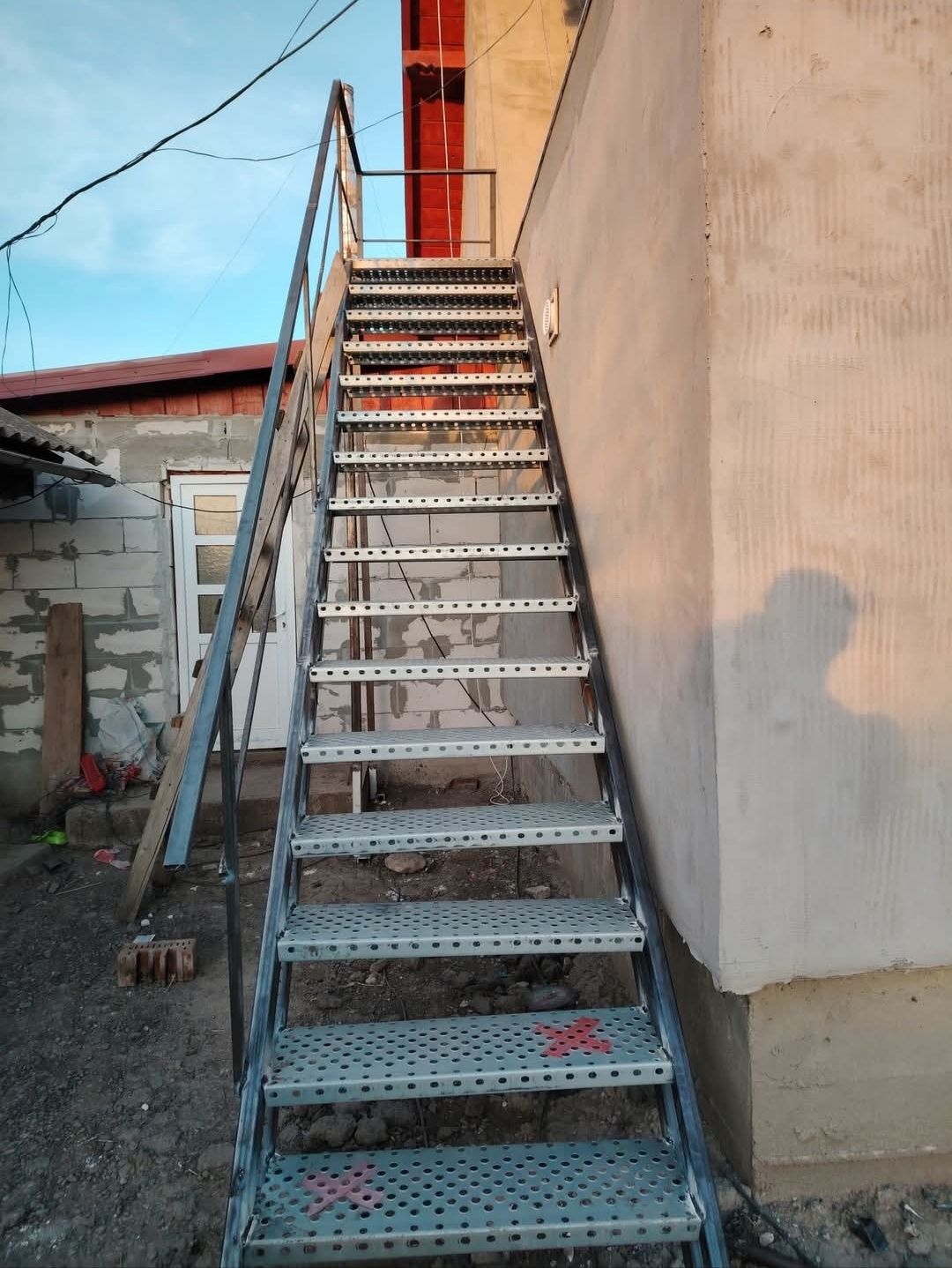 Scara zincate la comanda în toată tara oferim și montaj gratuit