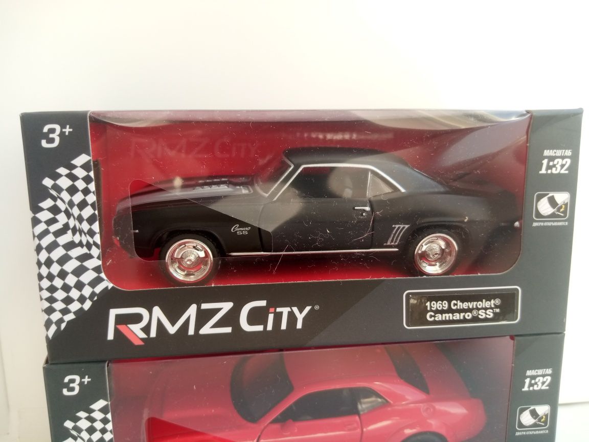 Моделька автомобиля rmz city 1:32