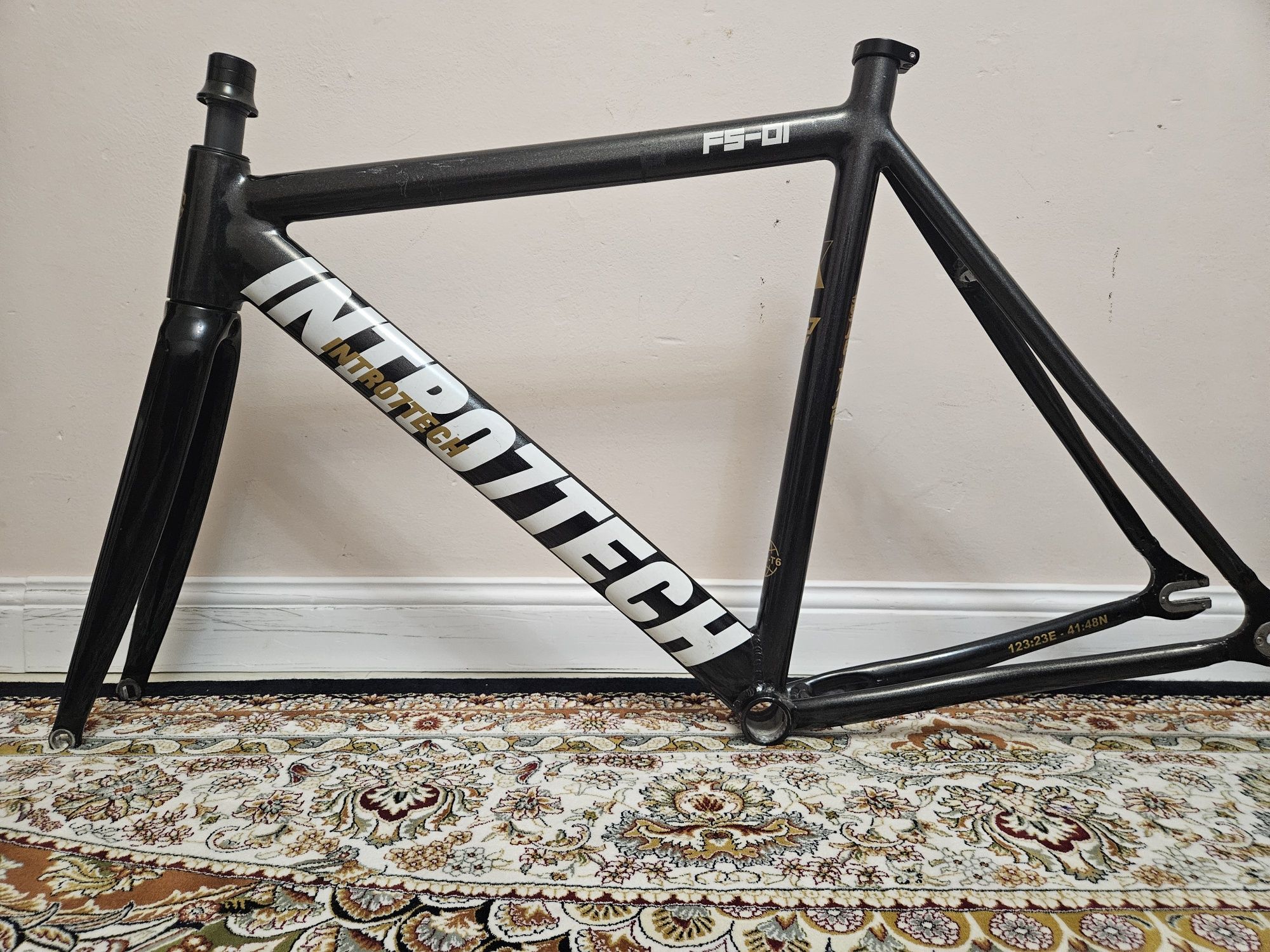 Фикс,intro7tech fs01,fixed gear,велосипед