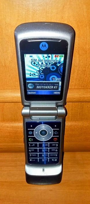 Razr cu clapa by Motorola