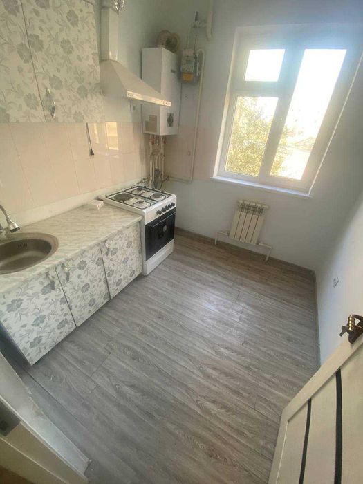 Kvartira 2 xonali sotiladi