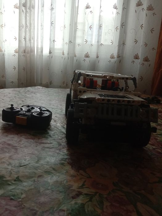 Машинка из Лего на пульте управление самовывоз батарейки в комплекте