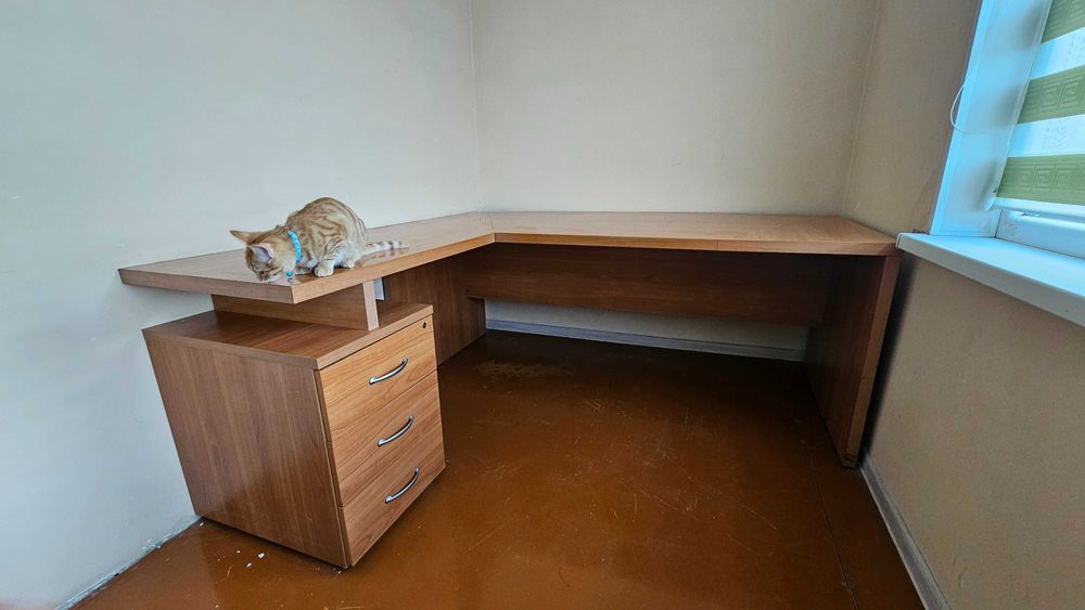 Продается комплект мебели для офиса или дома