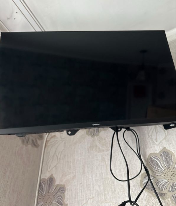 Продам не большой тв Ясин . Кранштейн отдам в подарок