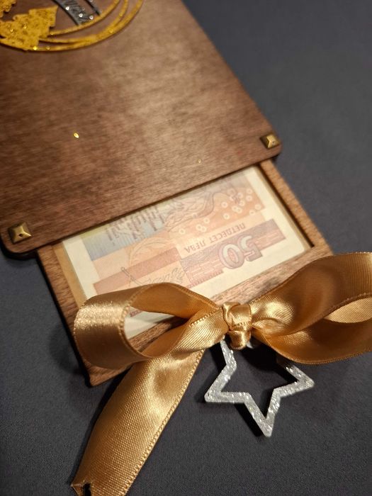 Дървена картичка - плик за пари