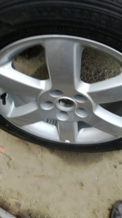 Janta aliaj +anvelopa aproape noua 7/5x114,3/17-215-60-17