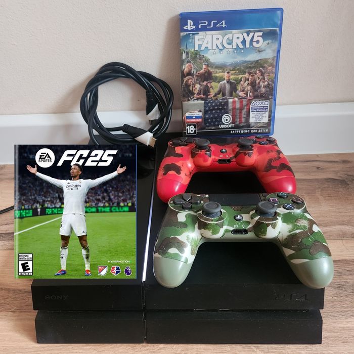 Sony PlayStation 4 + 2 джойстика + диск Far Cry 5 + акк FC25