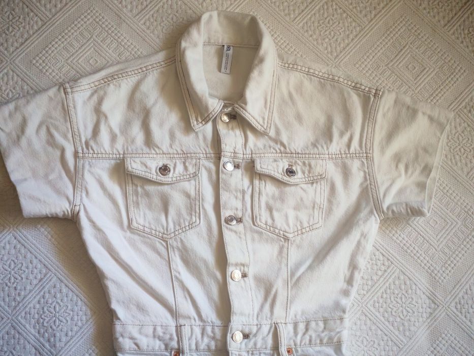 Salopeta blugi marimea XS, purtata de doua ori, impecabila.