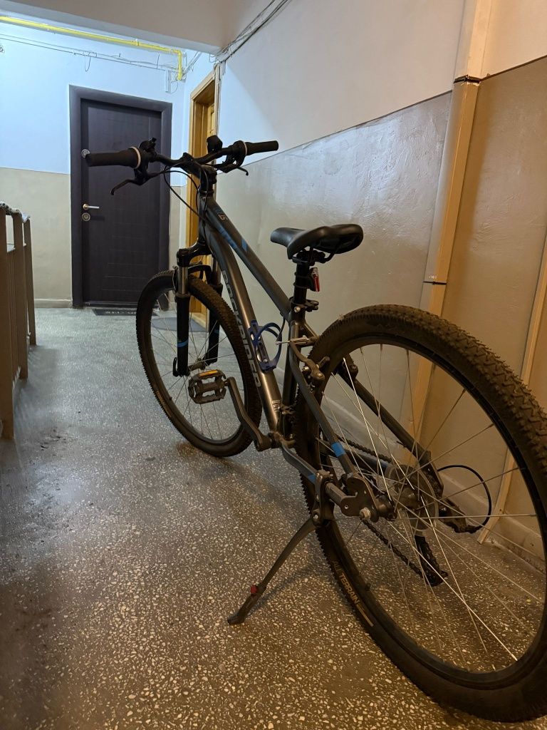 Vând Bicicleta ROCKRIDER ST 100 negru/gri