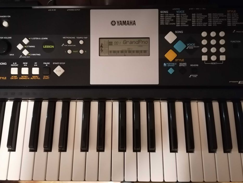 Синтезатор йоника Yamaha psr E223