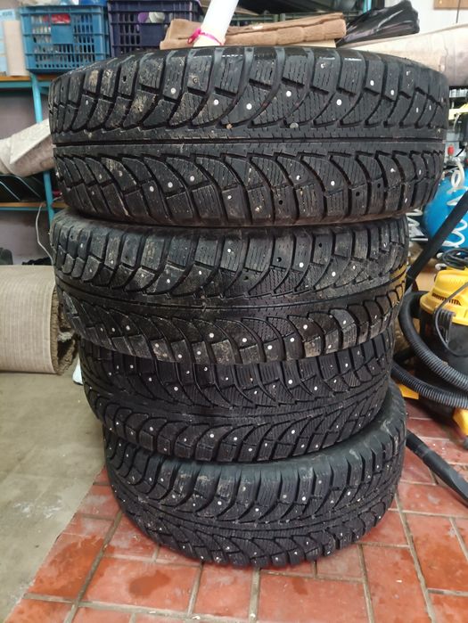 Продается резина зимняя 225/65/17. Б/у