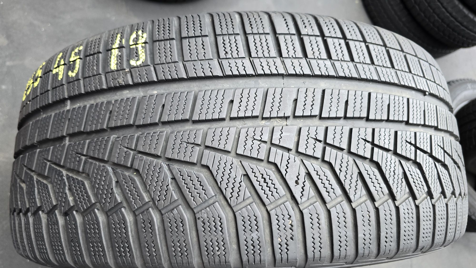 2 anvelope iarnă Hankook 255/45/19