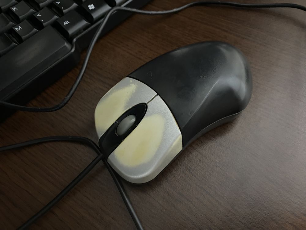 Tastatura Delux și mouse inclus