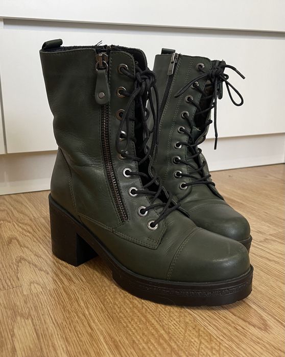 Продам зимние женские сапоги