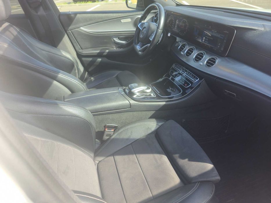 Mercedes E220 panoramic