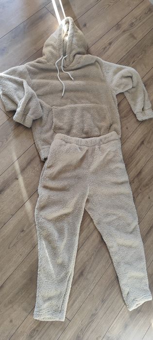 Пухен сет в бежево