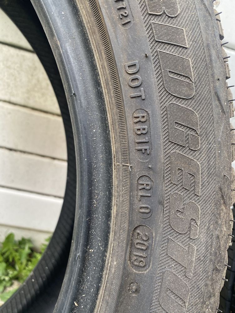 Brigestone Dueler235/50 R19  зимни гуми