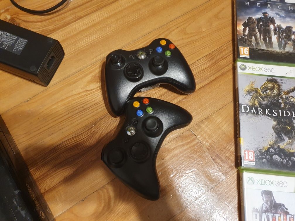 Xbox 360, 2 controllere si 21 de jocuri si kinect