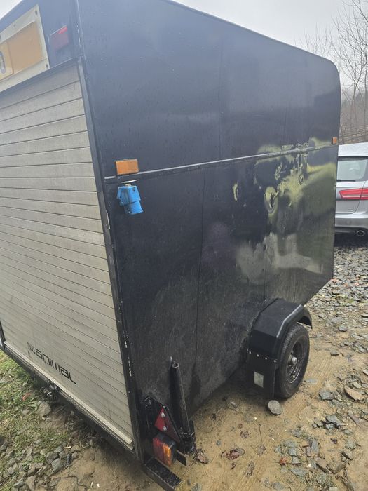 De vânzare remorcă închisă TICKNERS – 1 axă, ușoară (100 kg gol)