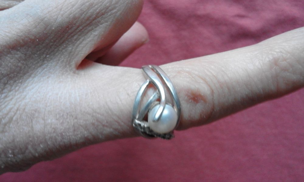 Сребърен дамски пръстен с перла - нежна, изящна изработка! КРАСОТА!