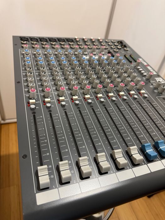 Пулт Allen & Heath Zed 12