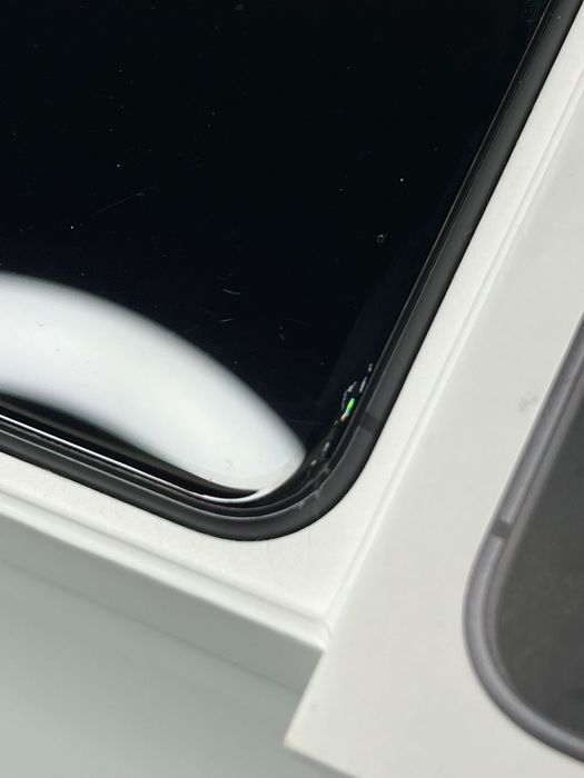 Iphone 11 , 128 GB + 2 протектора ,3 калъфа и слушалки