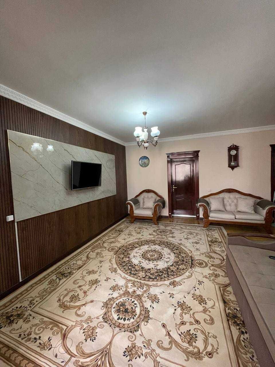 м.Космонавтов Интерпол ул.Ю.Раджаби 3-комн 2/4 80 м² ремонт меб/тех