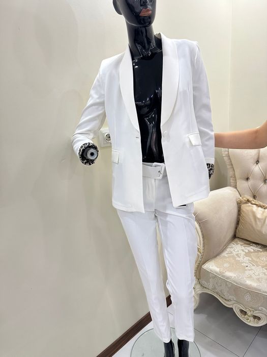 Costum dama elegant pentru doamne !!