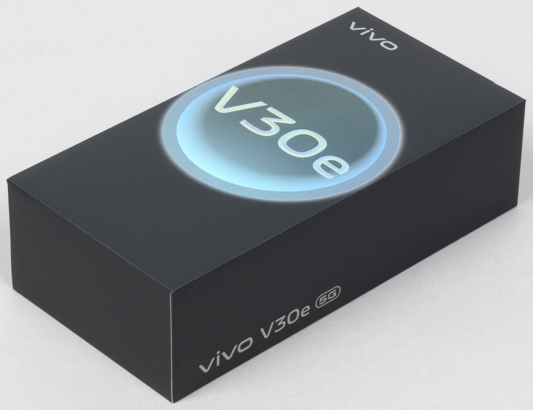 Телефон vivo30e абсолютно новый, все работает, нету даже года, полный