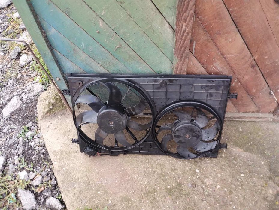 Отдавам голям и уютен светъл и обезопасен гараж с дълбок канал