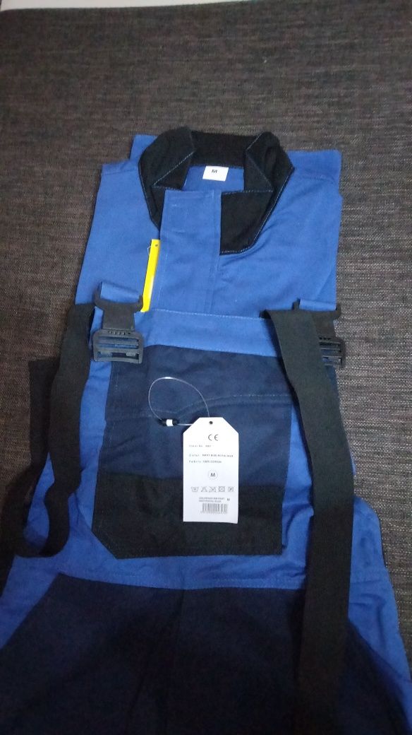 Costum de salopetă cu pieptar