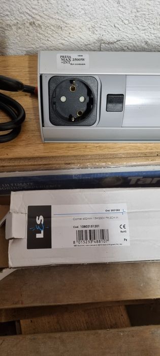 Vând Lămpi mobila bucatarie cu priza