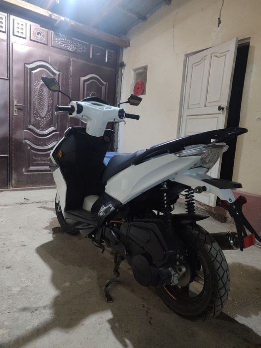Skuter sotiladi etaloya R1 150 kub benzinlik
