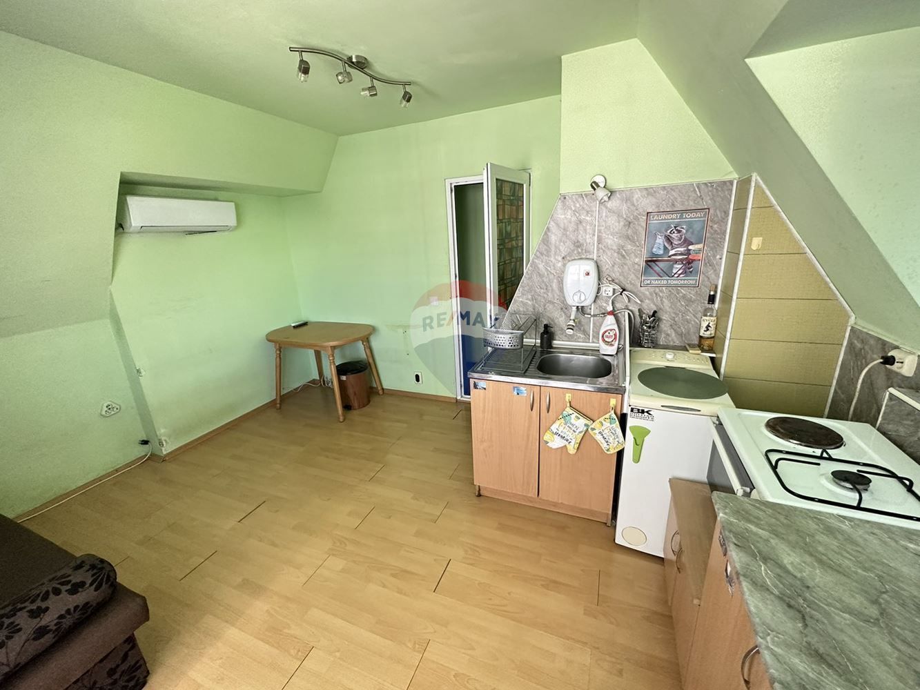 Тристаен апартамент, жк. Левски, гр. Варна В.В 3745