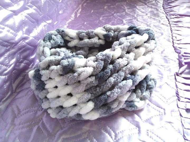 Ръчно плетени шалове