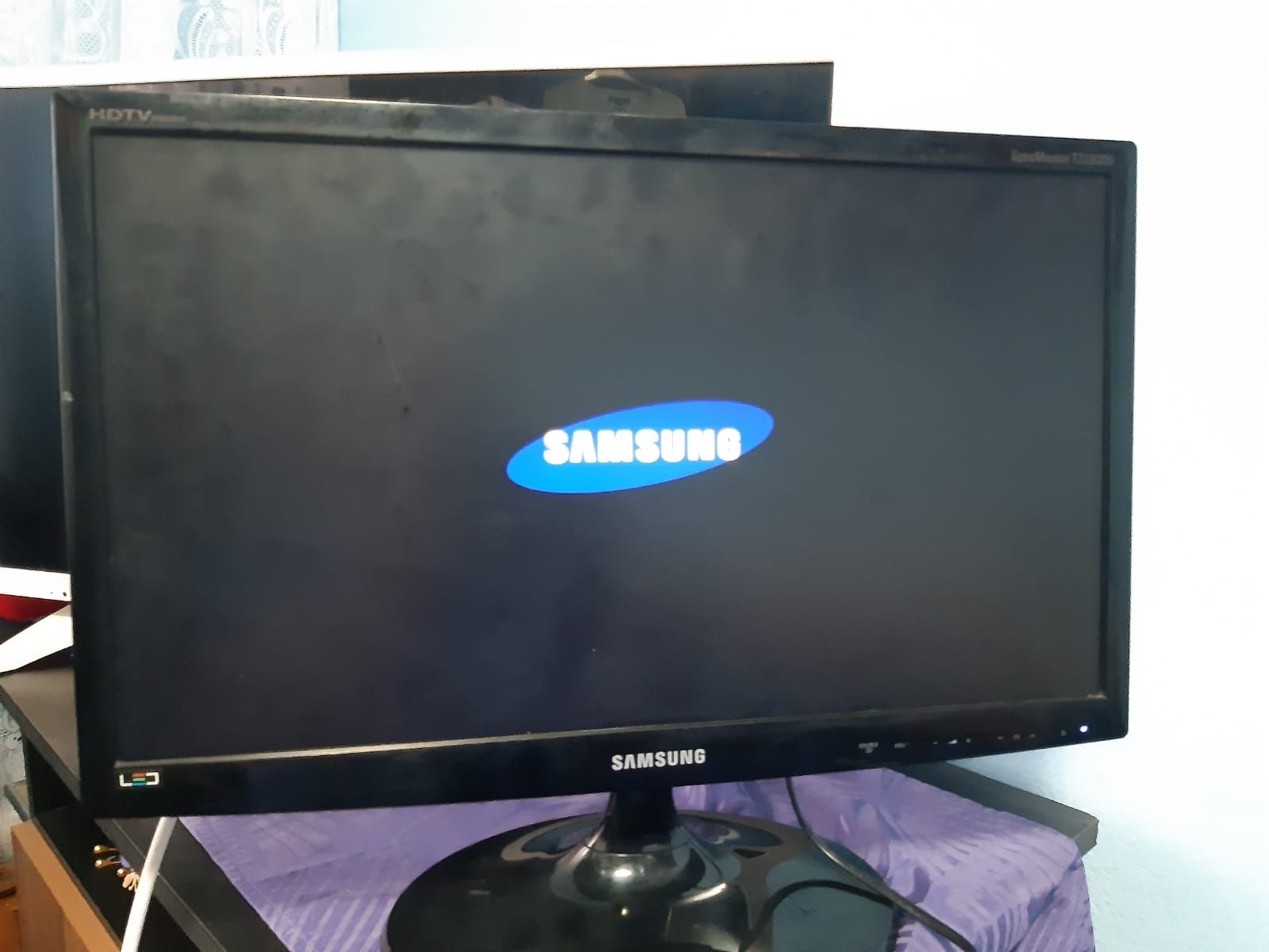 Televizor LCD Hitachi și Samsung