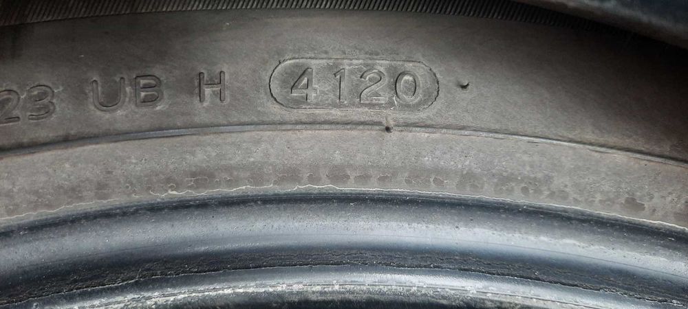4броя летни гуми 235 40 19 дот20 8мм
