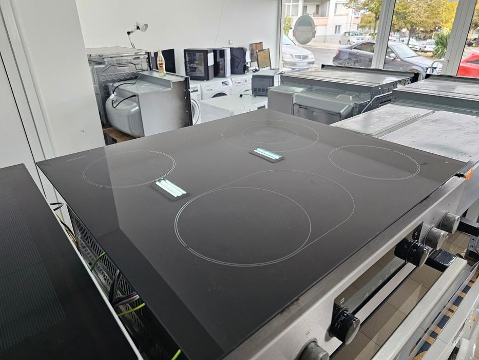 Фурна за вграждане с керамичен плот