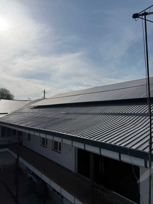 Quyosh panellari o'rnatish. Установка солнечных панелей.