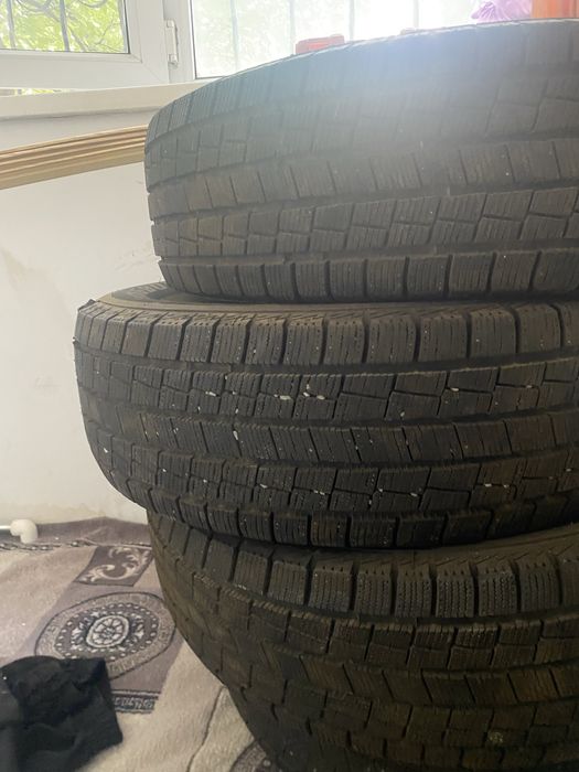 Продам зимни покрышка