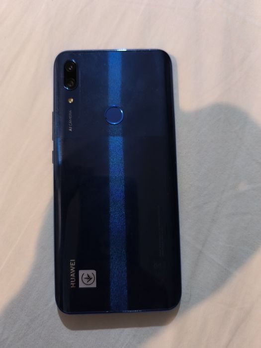 HUAWEI P SMART Z, la cutie cu accesorii 
telefonul arata ca nou,nu are
