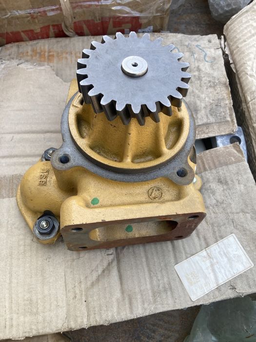 Продам помпу на Kamatsu PC-400