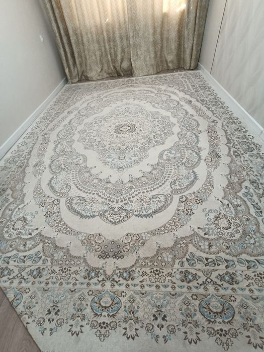 Жақсы жағдайда таза кілем сатылады