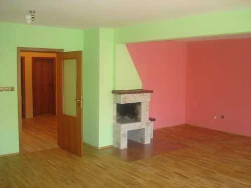 Тристаен имот в Хладилника