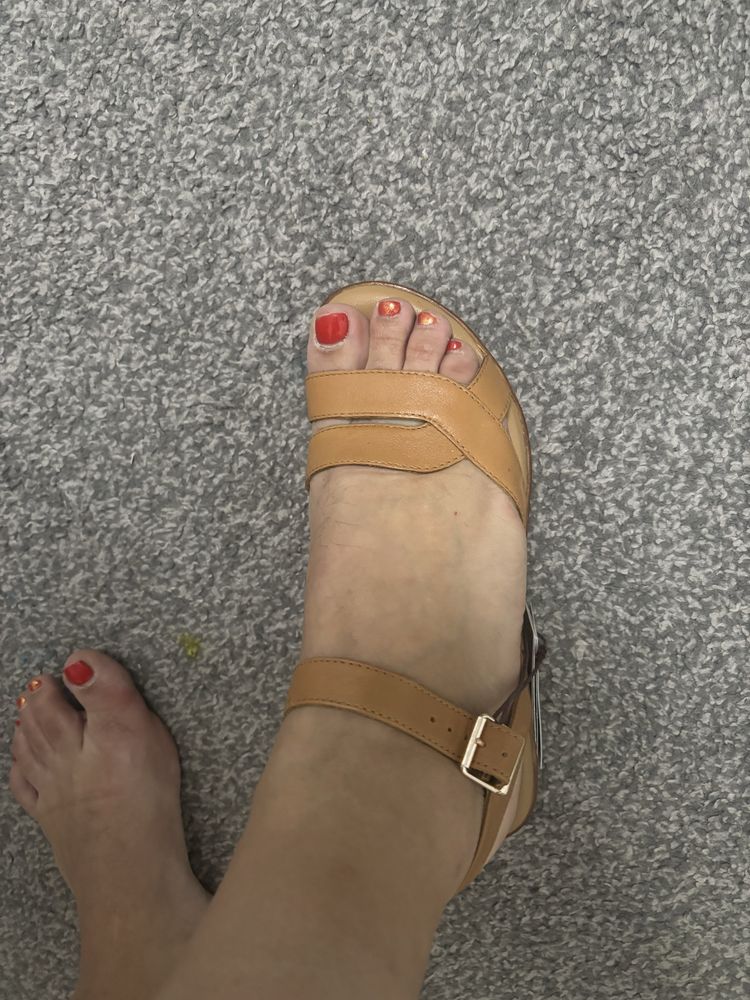 Sandale de piele , noi in cutie