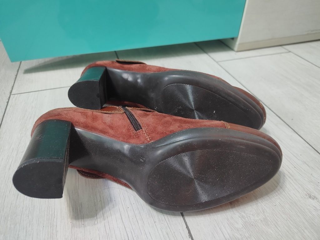 Ghete botine cu toc NOI mărimea 39