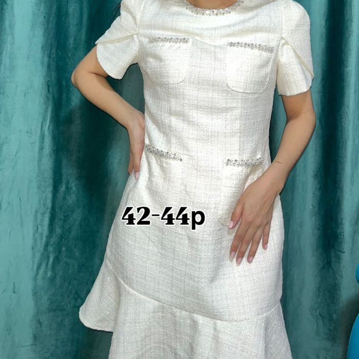 Новый Платья размер 42-44 есть черным цвете